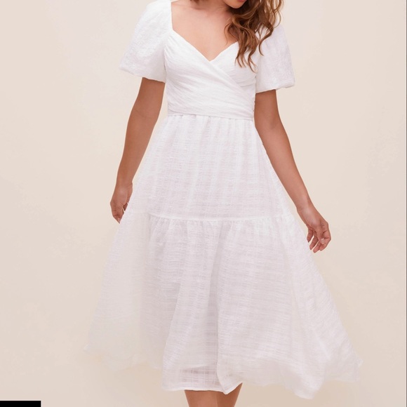 Astr Dresses & Skirts - ASTR The Label Sonnet Puff Sleeve Midi Dress Size M